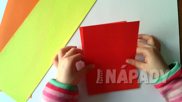 Dětské kuželky: připravte barevné papíry