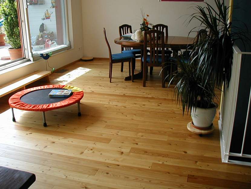 FEEL WOOD - masivní dřevěná podlaha sibiřský modřín