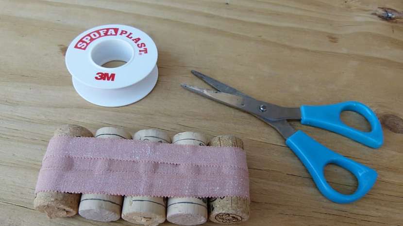 Jak vyrobit loďku z korkových špuntů 3
