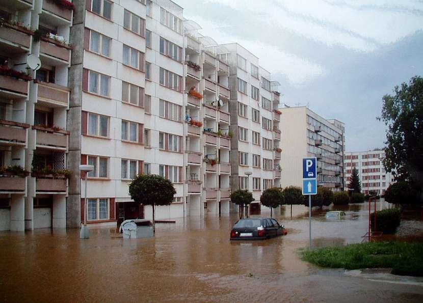 Povodně a záplavy se netýkají jen samostatně stojících rodinných domů, ale také například i sídlištní zástavby