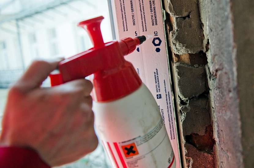7. Utěsnění připojovací spáry