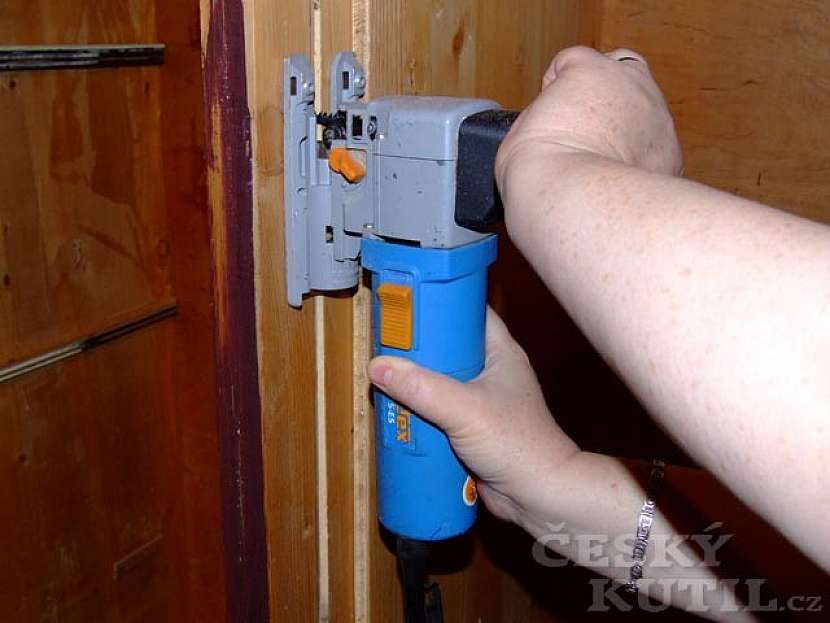 Renovace starší skříně