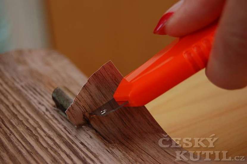 Návod na vymalování stěn samolepicími tapetami