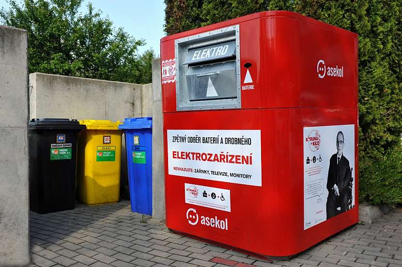 Češi odevzdali téměř 20 000 tun vysloužilých elektrozařízení, své (elektro)kostlivce má však stále v šuplíku 2/3 populace
