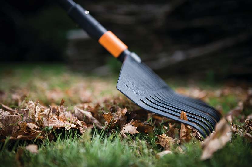 Fiskars_Action_QuikFit_Leaf Rake L_41 cm_1000642 (1)