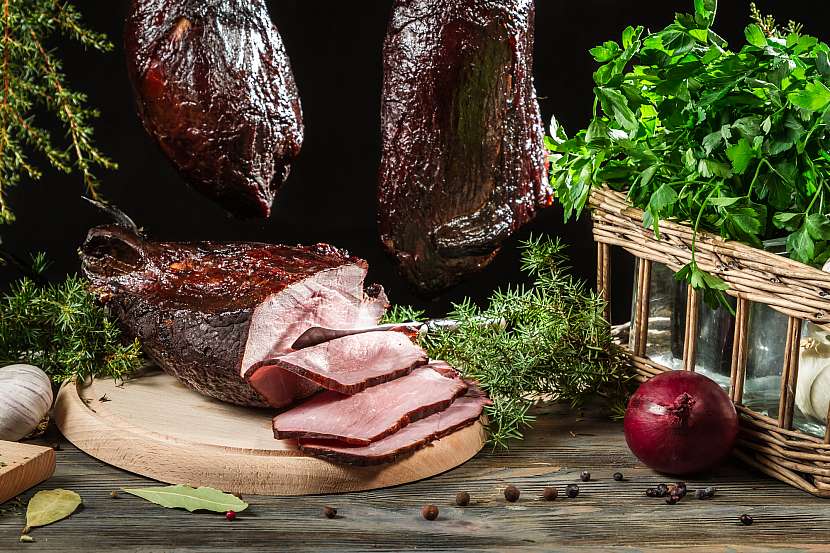 Vyrobte si doma uzené speciality jako praví profesionální uzenáři (Zdroj: Depositphotos)