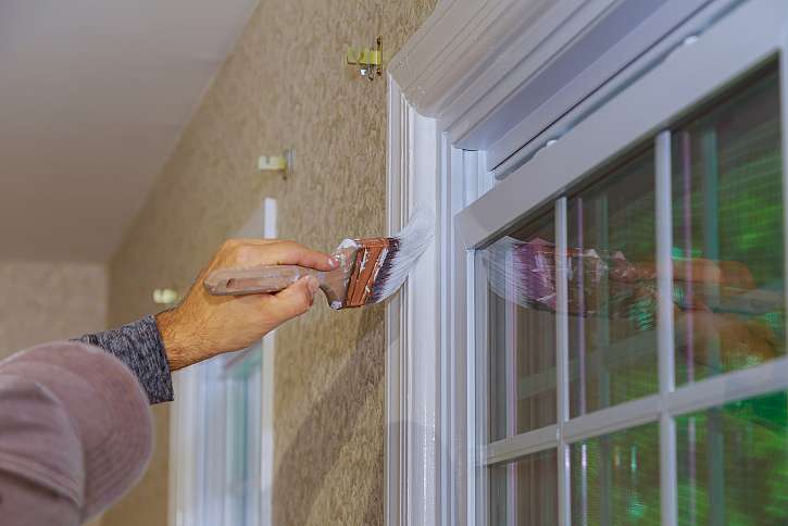 Využijte poslední teplé dny k obnově nátěru oken a dveří (Zdroj: Depositphotos (https://cz.depositphotos.com) )