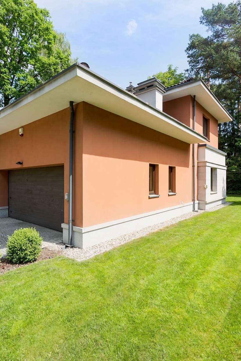 Plochá střecha má vyšší nároky na nosnost