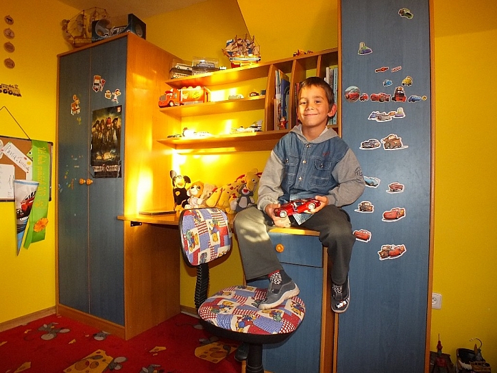 Dětský nábytek – proměna pomocí samolepicích folií