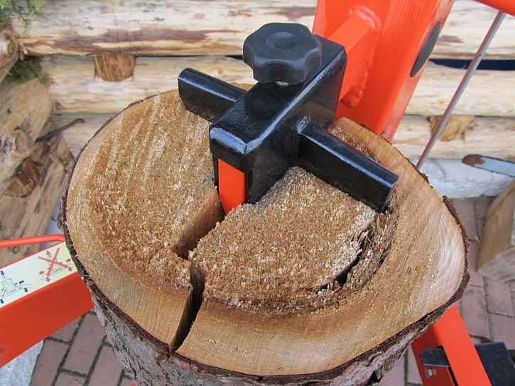 Štípačka na dřevo