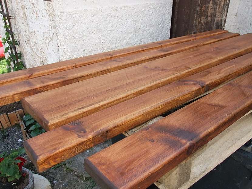 Znovuzrozená zahradní lavice