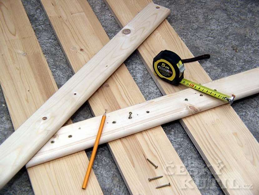 Jak vyrobit zvýšenou postel?