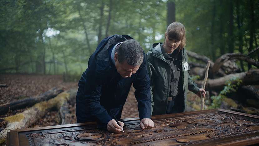 VELUX_Signing contract