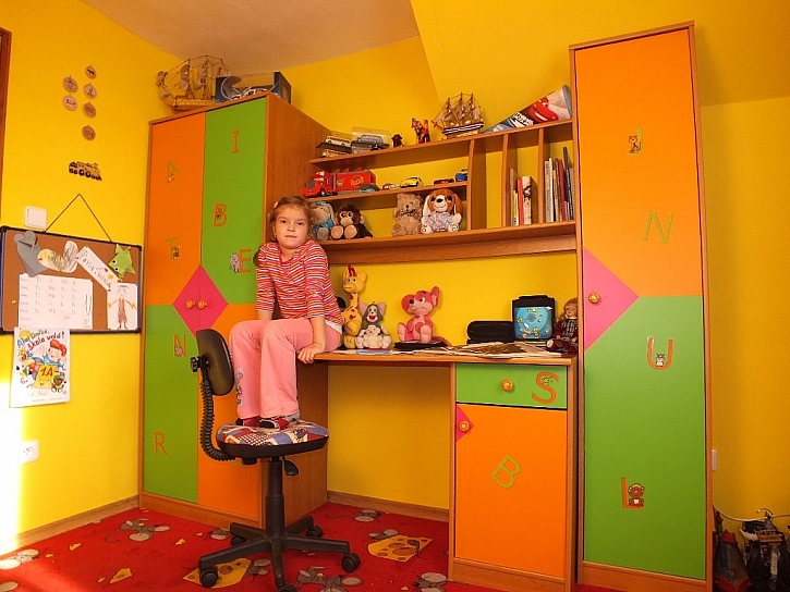 Dětský nábytek – proměna pomocí samolepicích folií