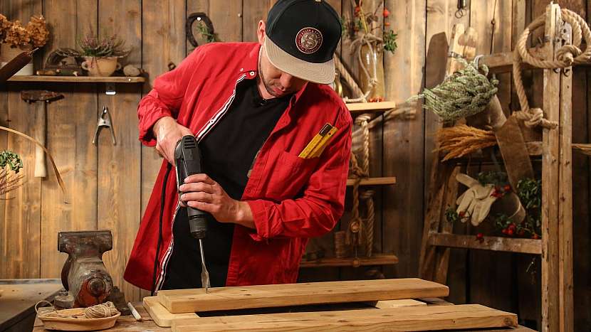 DIY policová sestava bez hřebíků: vyvrtáme otvory na lano