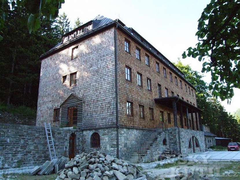 Šindelová střešní krytina 1 – výroba a použití
