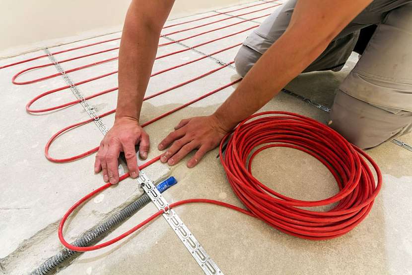 Instalace podlahového vytápění do koupelny není složitou záležitostí a zajistí vám tepelný komfort