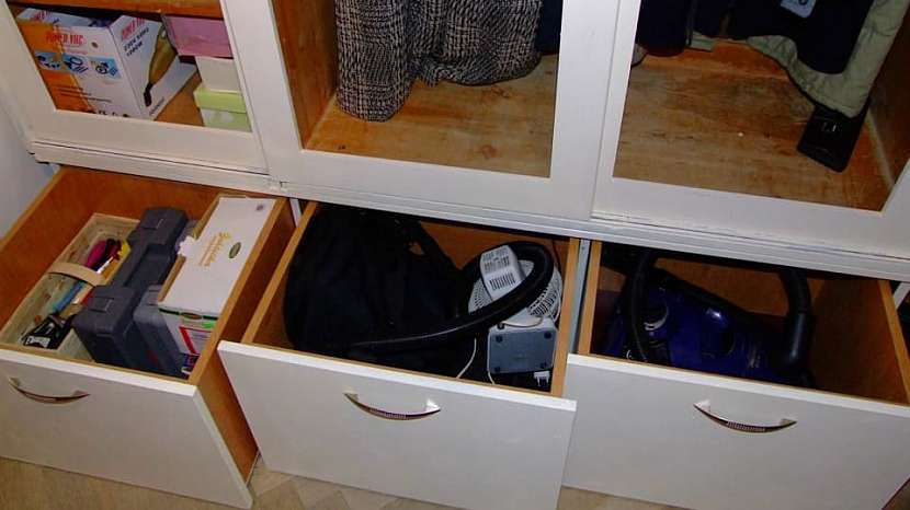 Jak udělat úložný prostor pod starou skříní 4