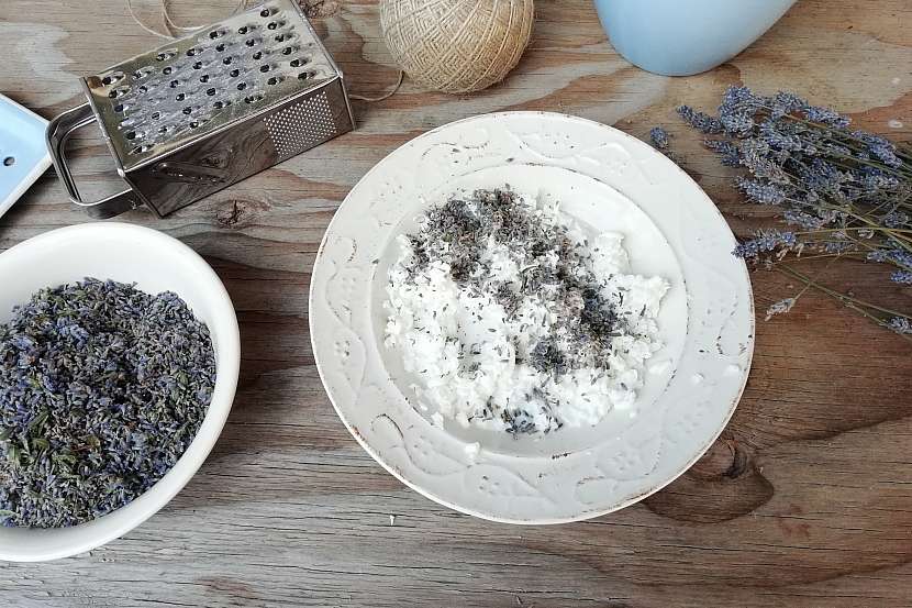 Mýdlová koule s levandulí: přidejte levanduli