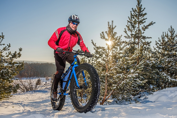 Cyklistika může být zimním sportem (Zdroj: Depositphotos)