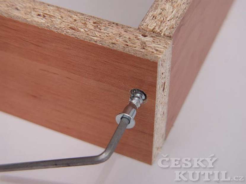 Konfirmát – takzvaný IKEA šroub