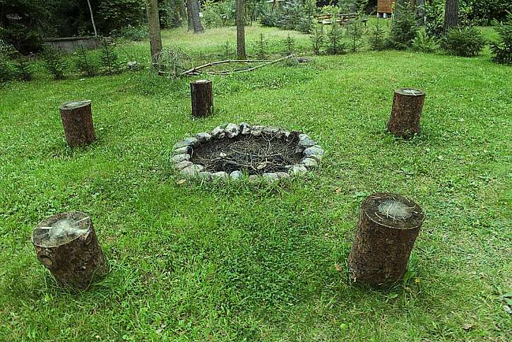 Stavíme ohniště, kupujeme gril pro krásné letní večery