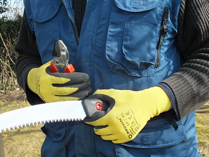 Používejte ochranné pracovní rukavice