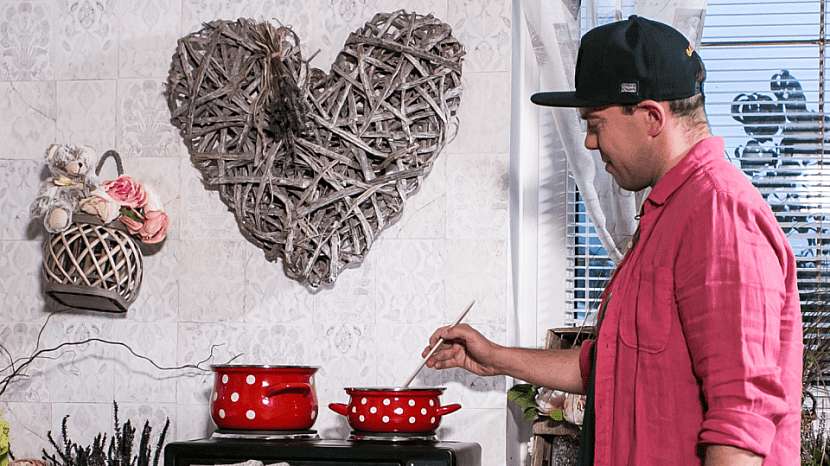 Recept na zázvorová lízátka proti nachlazení: hlídáme, aby se karamel nepřipálil