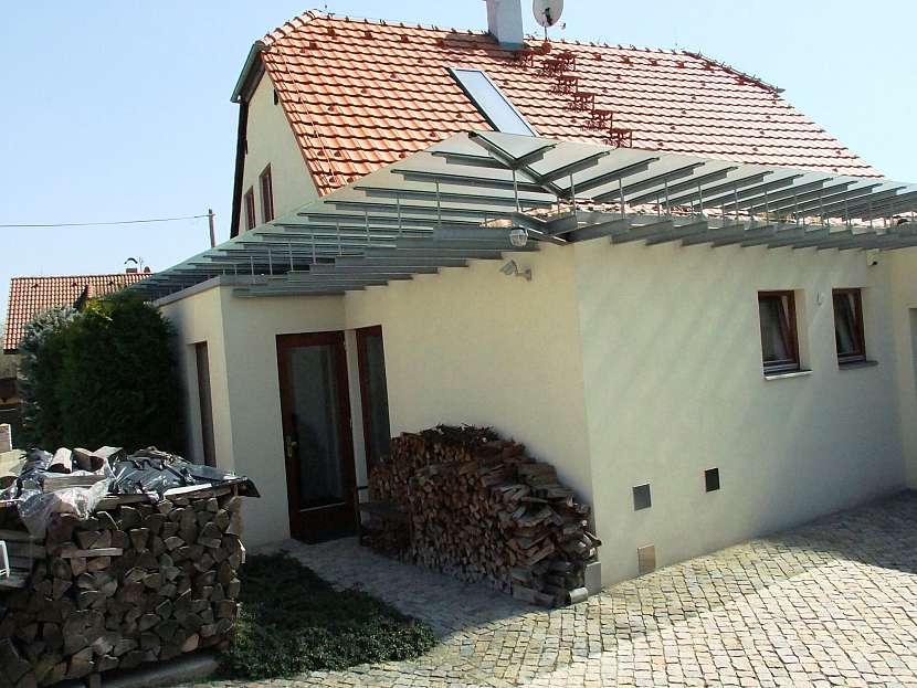 Zastřešení vstupu domu