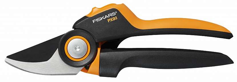 Zahradní nůžky Fiskars PowerGear X dvoučepelové s unikátním mechanismem, který ztrojnásobí vaši sílu a odvedou tak práci bez námahy.