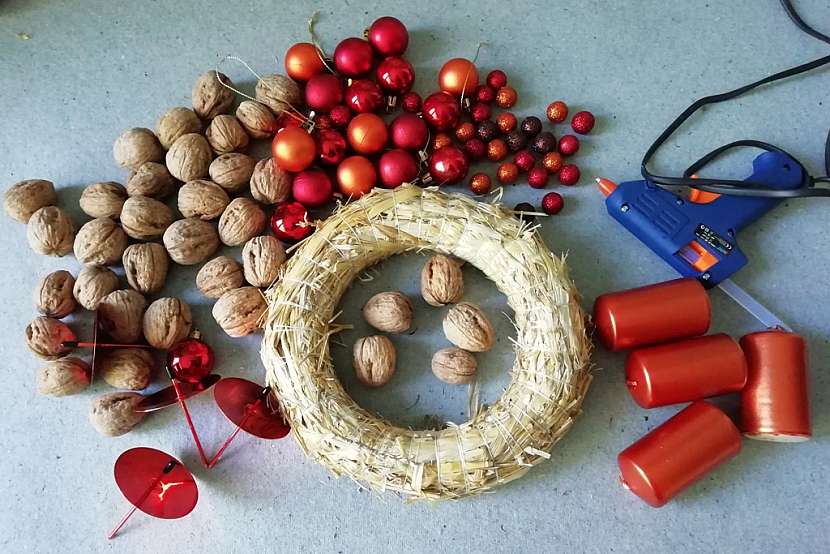 Adventní věnec do garsonky: co budete potřebovat