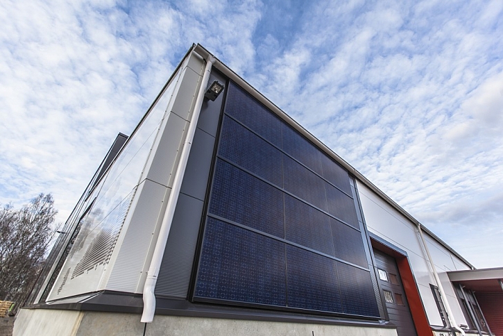 Systém fasádních fotovoltaických panelů