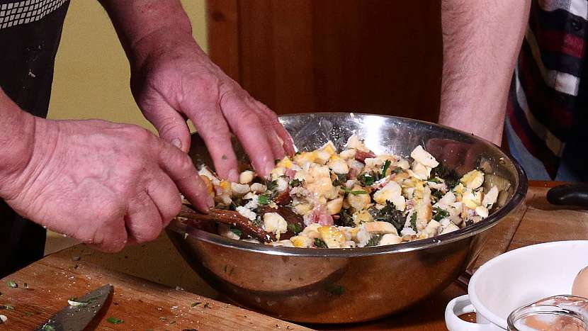 Velikonoční nádivka: přidáme ostatní ingredience