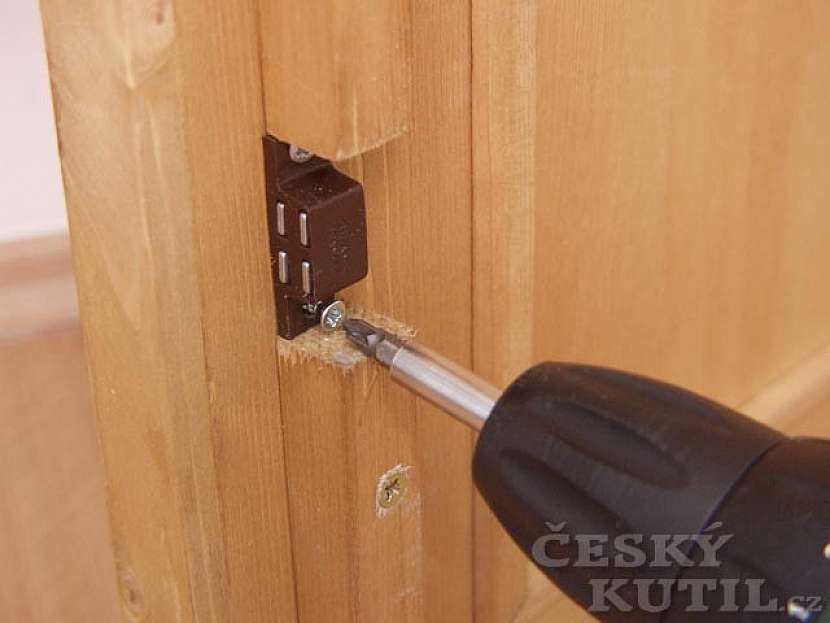 Dvířka na schování kotle