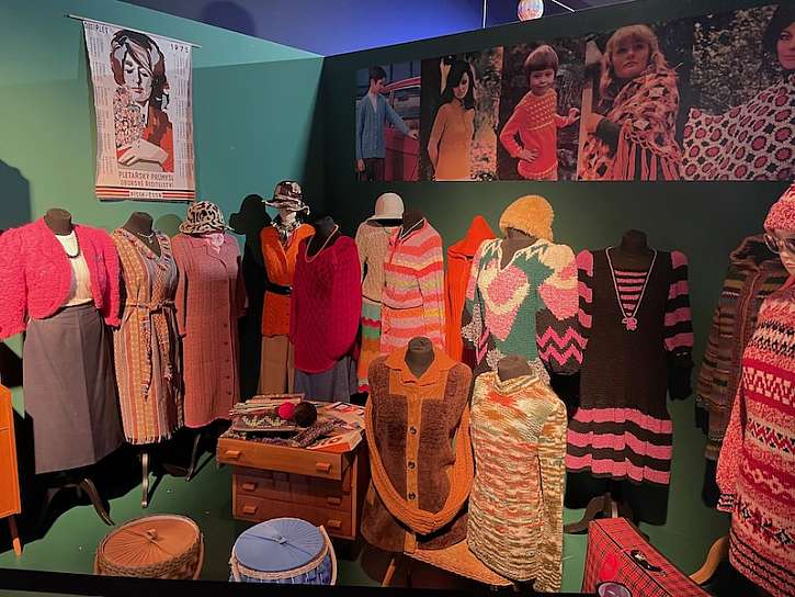 Pletená móda 70. a 80. let překypovala barevností a nápaditostí