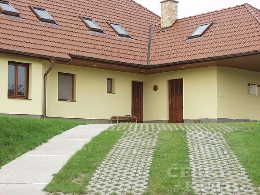 Zatravňovací dlaždice