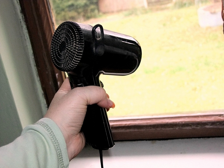 Zateplením oken s folií od tesa–tapeušetříte náklady na topení II. - testujeme za vás