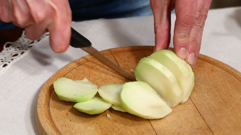 Recept na zadělávané knedlíčky s knedlíčky: nakrájíme kedlubny