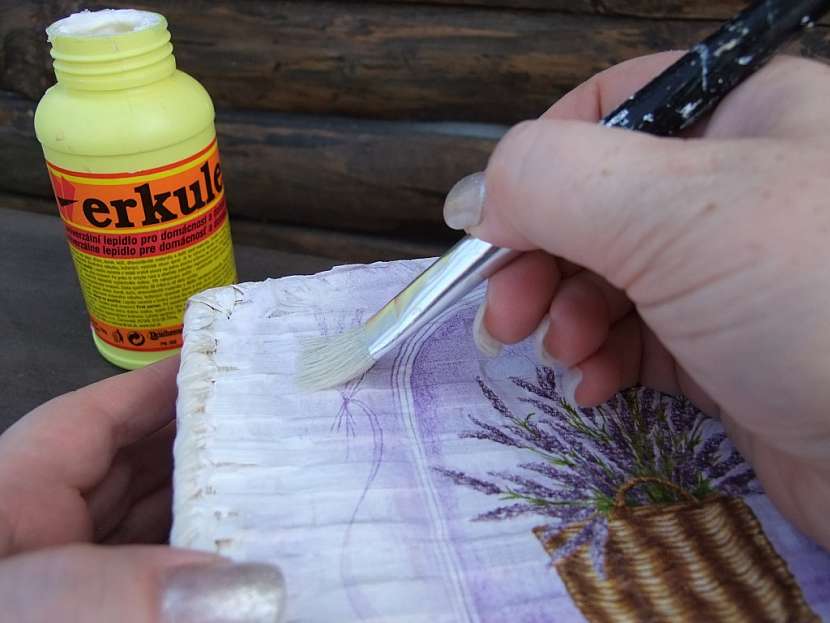 Zdobení truhličky - technika zažehlení ubrousku