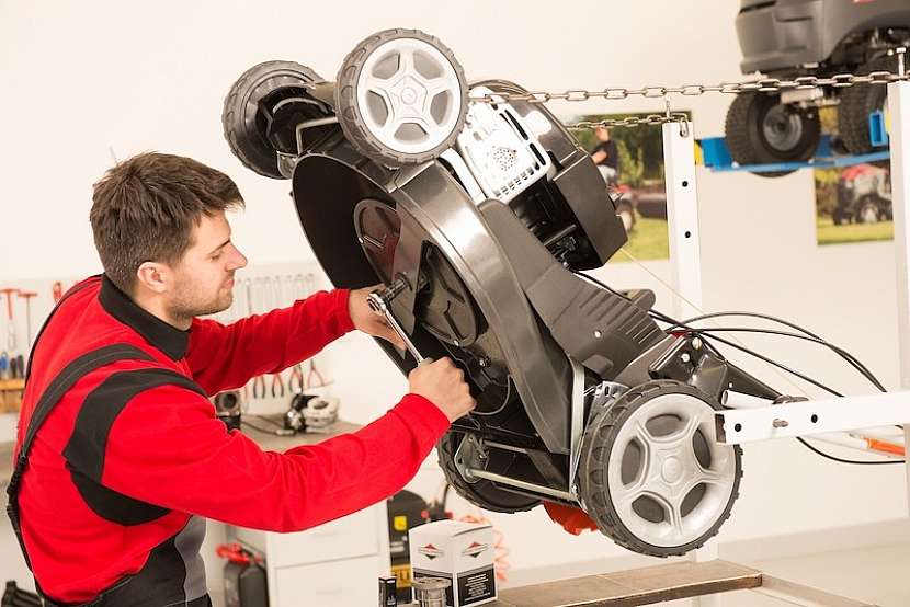 Předsezónní prohlídky prodlouží životnost strojů