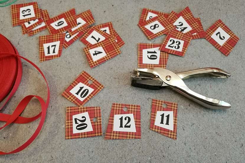 Adventní kalendář pro tatínka: kartičky proděrujte