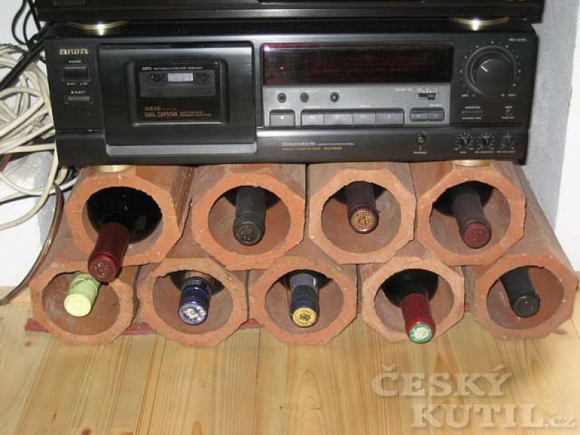 Vinotéka z drenážních trubek