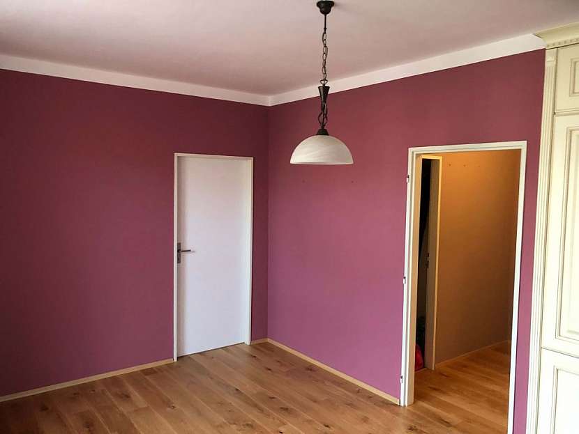 Každá barva působí v interiéru jinak, proto použití pečlivě promyslete