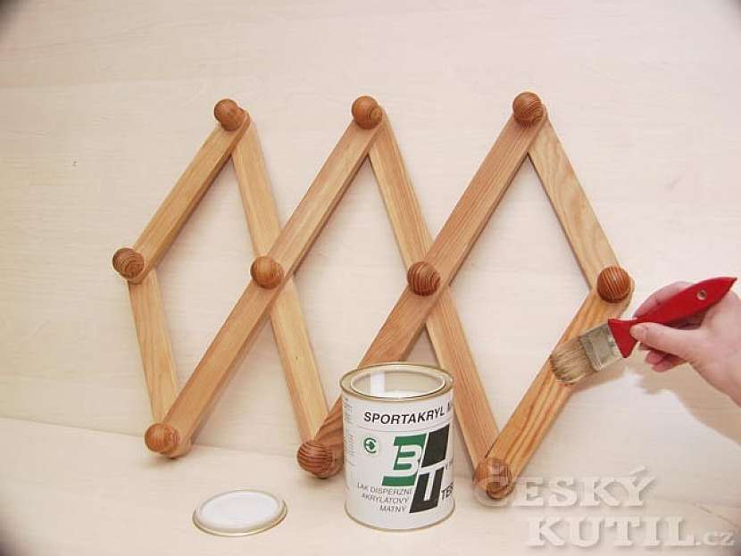 Nůžkový věšák aneb věšák, který roste