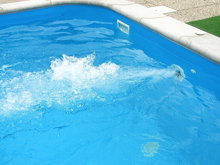 Skořepinový zapuštěný bazén