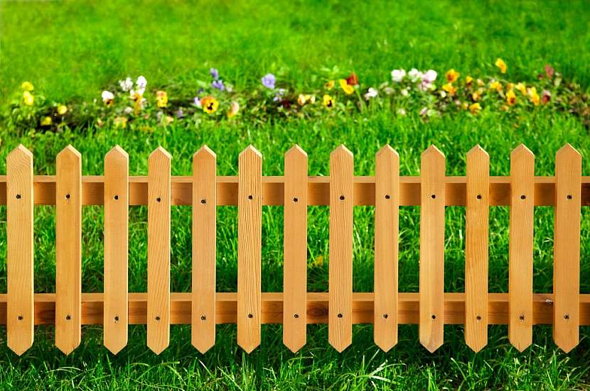 I malý ozdobný plůtek je pořád hranicí vašeho pozemku