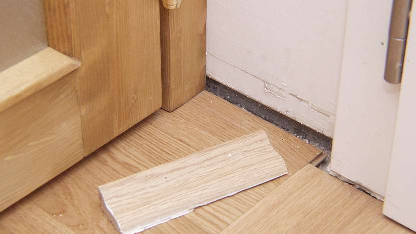 DIY dvířka jako zástěna: upravíme podlahovou lištu