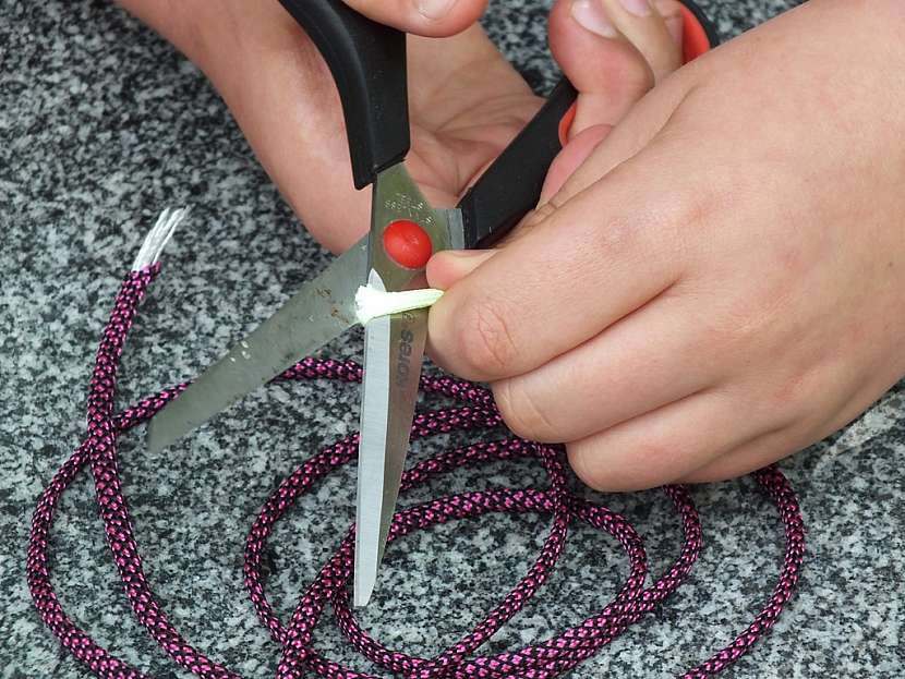 Jak si dělat módní paracord náramek 1