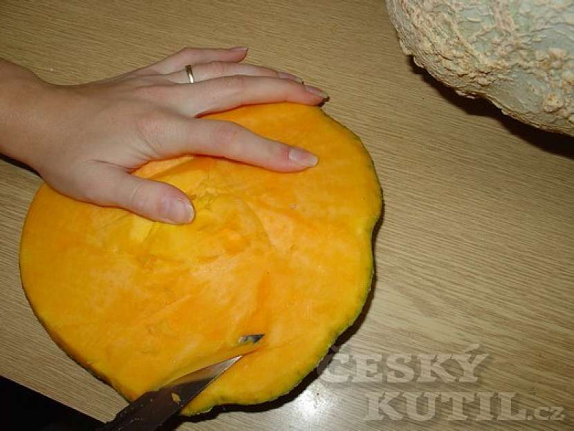 Jak vyřezat halloweenskou dýni