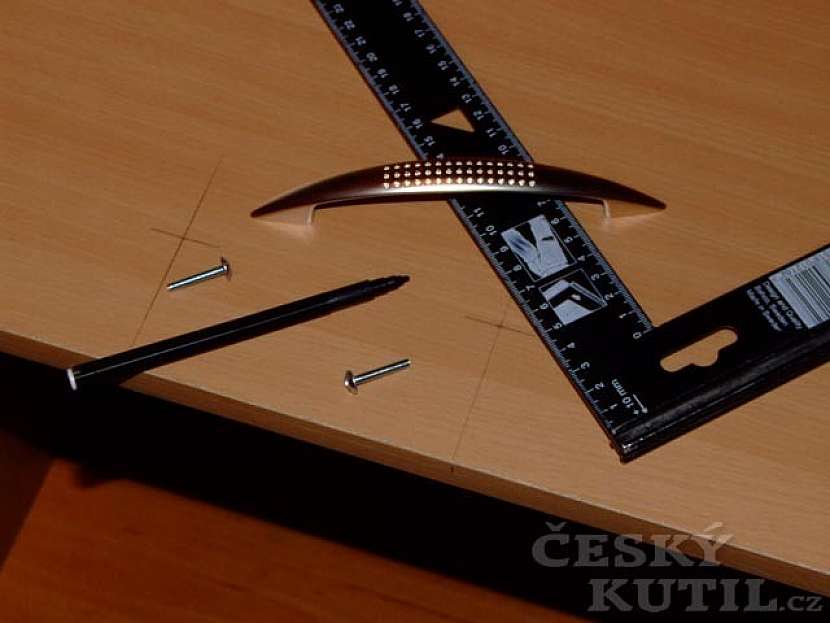 Renovace starší skříně